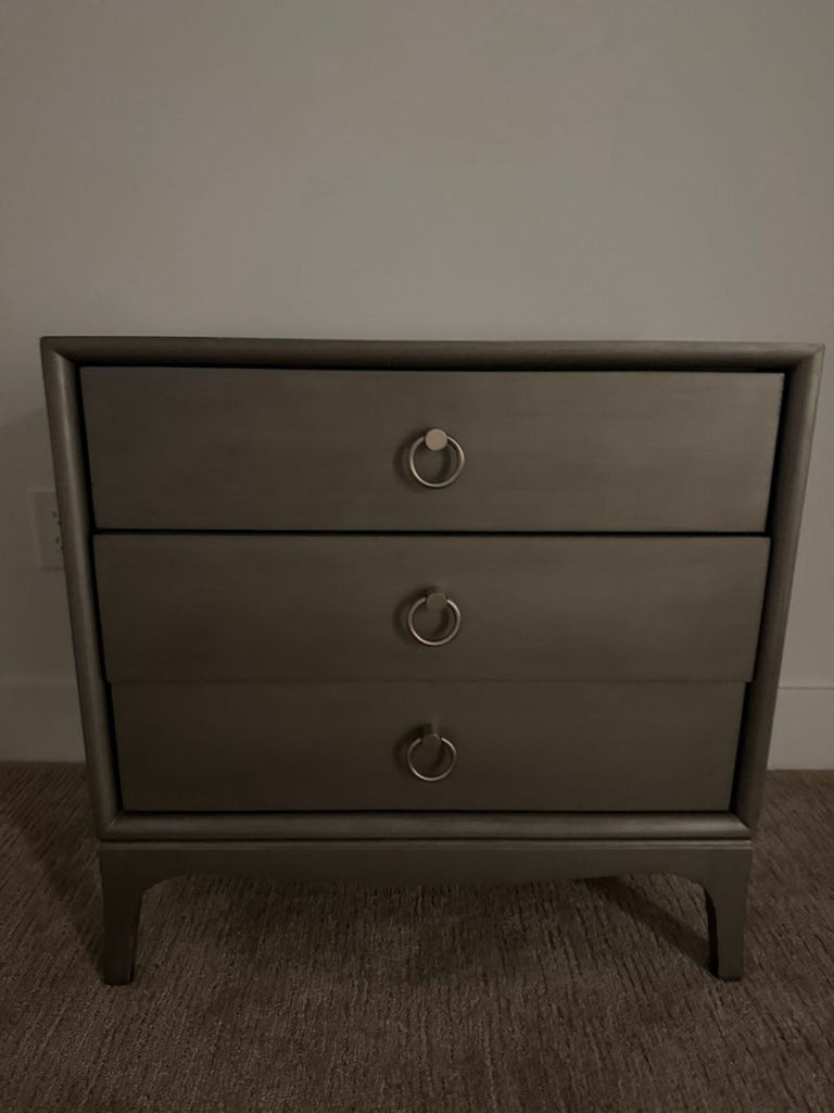 Certainly! However, it appears the actual image or full description is missing from your message. Could you please provide the image, a link to it, or the detailed description of the End Table? This will help me create accurate and relevant alt texts for you.