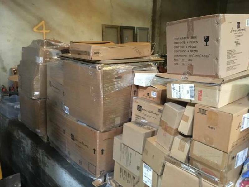 1. Stacks of Reperch-branded cardboard boxes and packages arranged on pallets in a warehouse loading area.