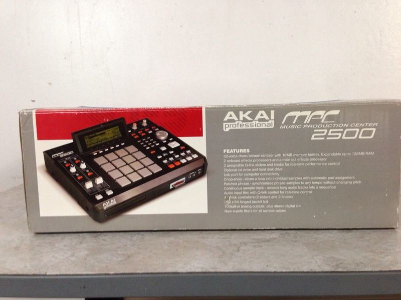 Akai Professional MPC2500 Music Production Center