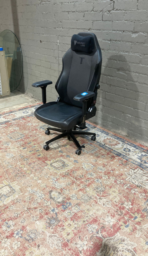the [ unused0 ] chair is a modern, modern, and comfortable chair.