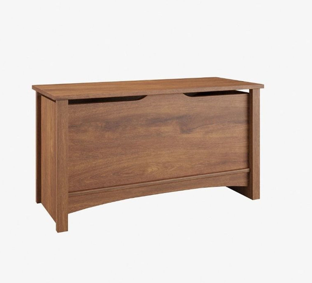 Wooden trunk with flip-top lid in oiled oak finish.