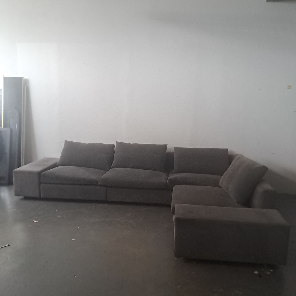Eilersen Modern Gray Sectional Sofa