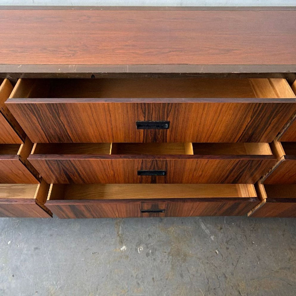 Harvey Probber Mid-Century Modern Sideboard & Credenza with Nine Drawers