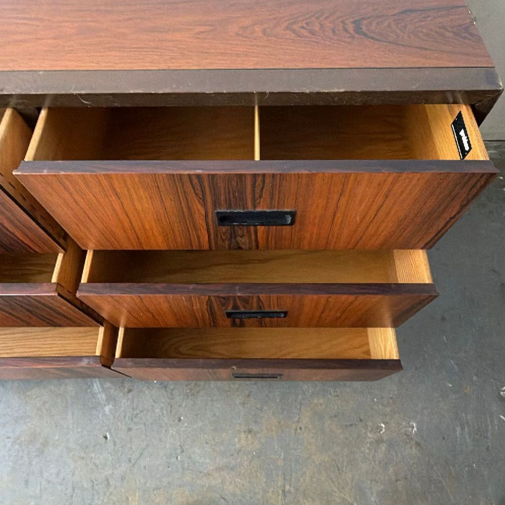 Harvey Probber Mid-Century Modern Sideboard & Credenza with Nine Drawers