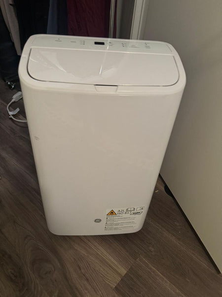 Certainly! Since you referenced "these images" but haven't included or described any images, and the only details provided are that this is an AC & Fans item, brand GE, I will create three sample alt texts based on standard product photos in this category: