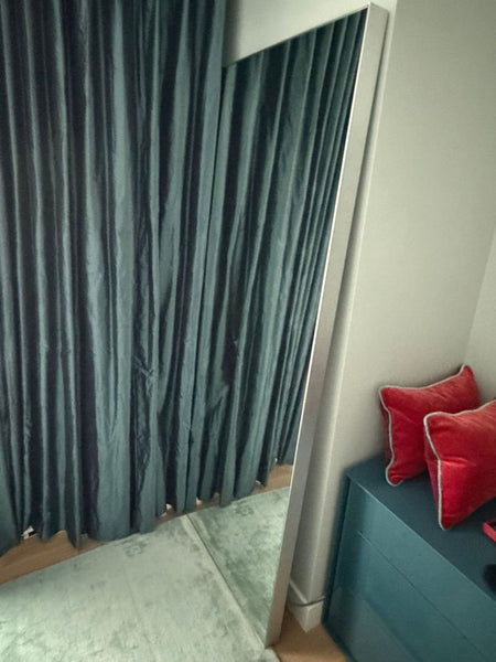 Certainly! However, it seems you haven’t attached or described the images you want alt text for. Please provide image descriptions or upload the images, and I’ll create three distinct alt text lines based on the info you give.