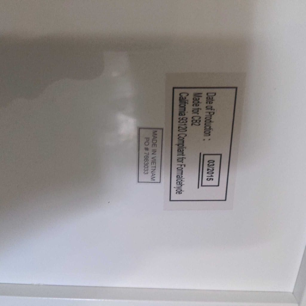 It seems like you intended to provide images or a full description, but nothing was attached. Please upload the images or provide the description, and I’ll create the summarized alt texts for you!