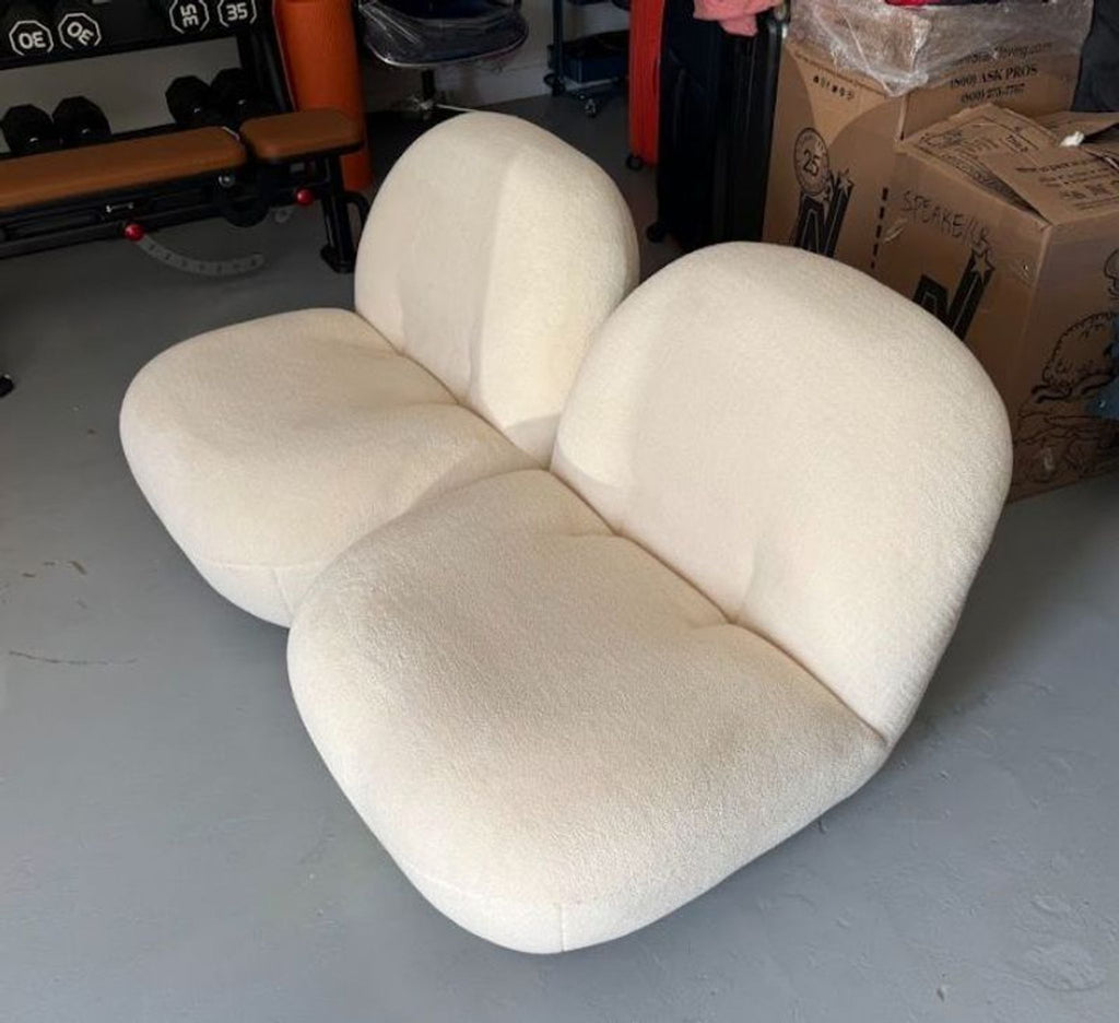 Set of stylish, modern VIG Furniture lounge chairs in cream, offering comfortable seating for living spaces.