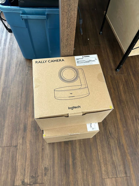 I'm sorry, but there are no images visible or attached to your message. Please upload or describe the images, and I'll provide the requested alt texts!