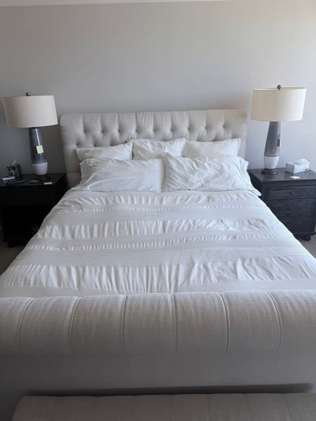 Certainly! However, you haven't provided any images or further descriptive information about the item. If you upload or describe the images, I’ll gladly generate three summarized alt texts for you!