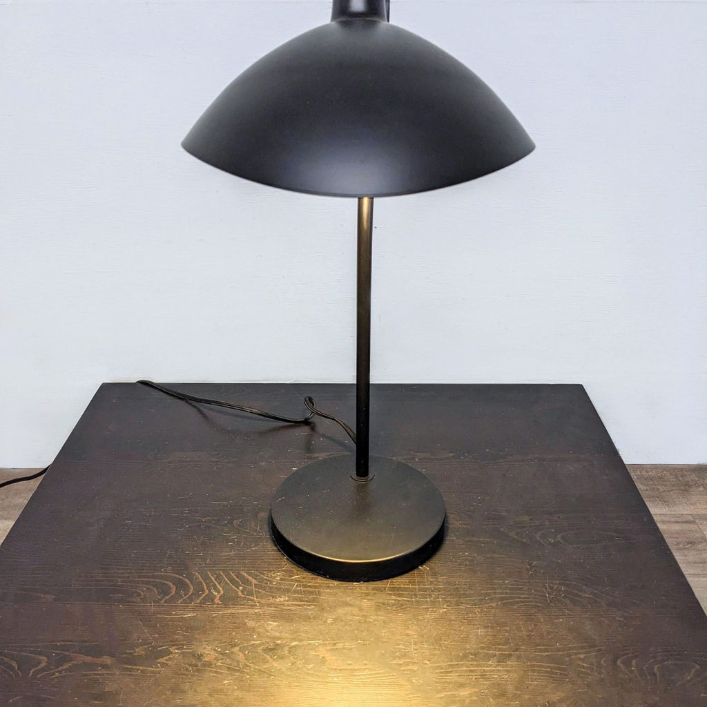 Safavieh Giselle Modern Lamp