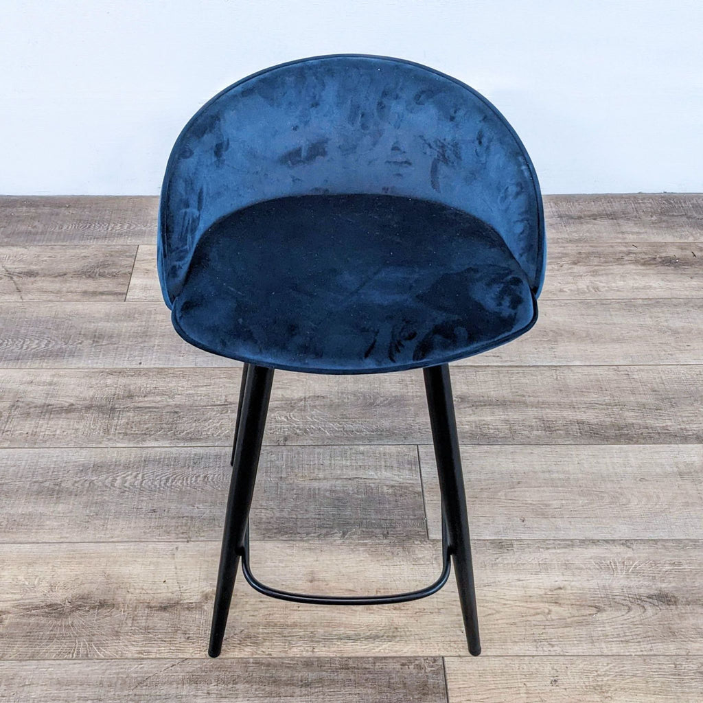 the [ unused0 ] chair in velvet