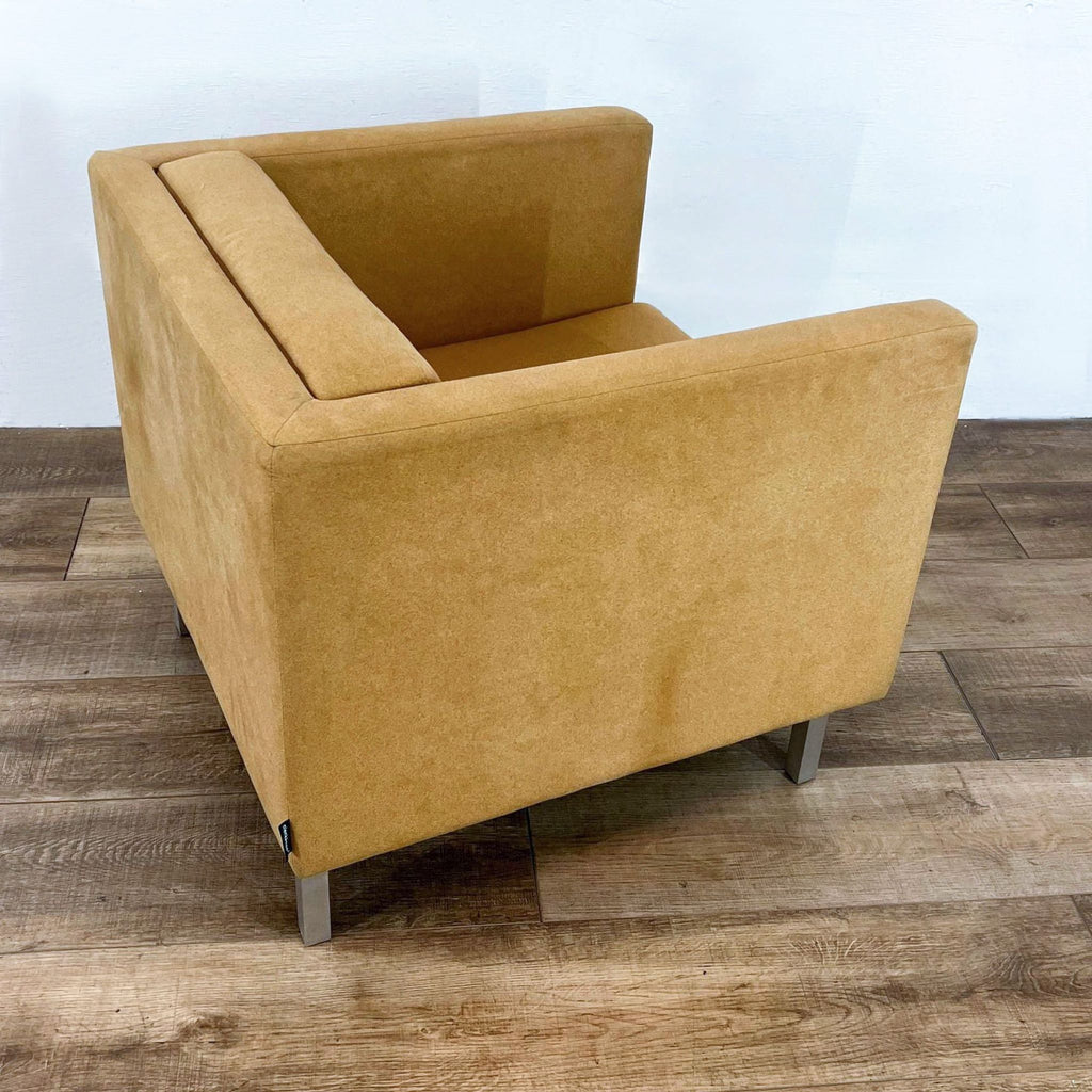 Streamlined Nienkamper lounge chair featuring fabric upholstery and metal legs.