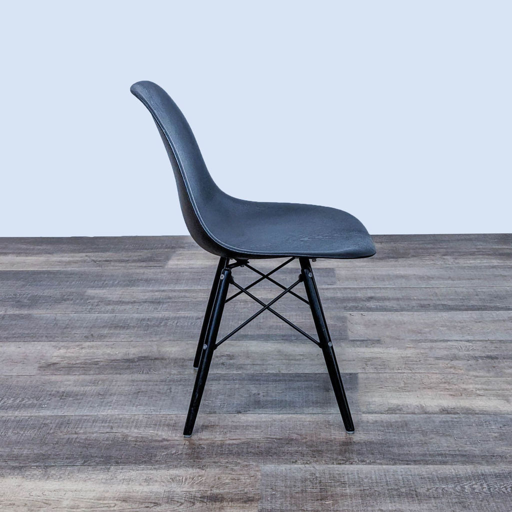 Side view of a Reperch dining chair, featuring moulded plastic seat and metal legs.  