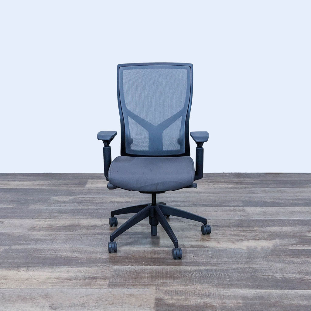 a photo of a chair.