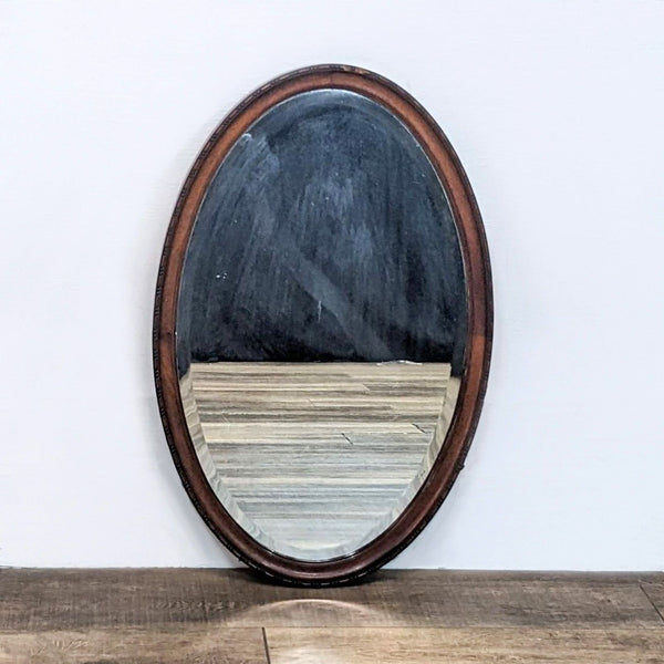 Oval wall mirror with wooden frame and beaded detailing, brand Reperch.