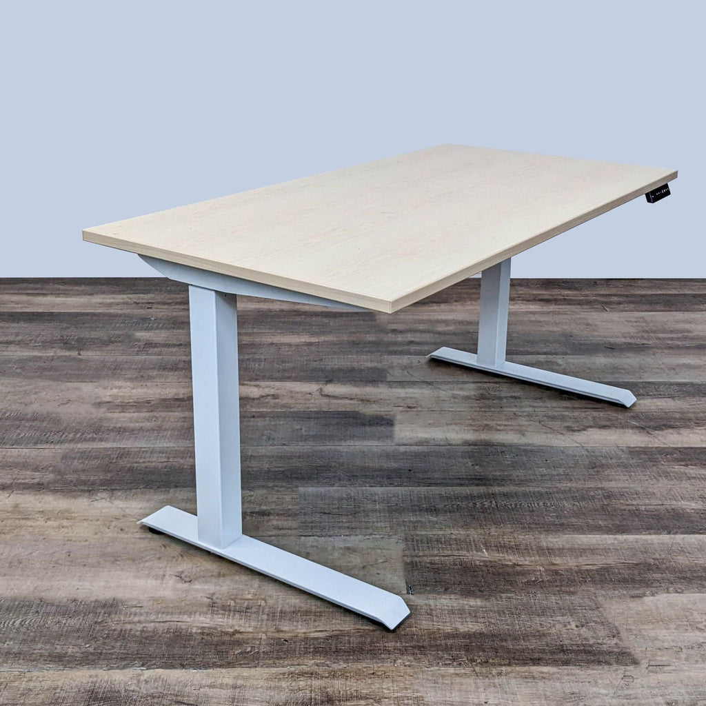 Stylish AMQ desk with a spacious oak tabletop, designed for easy height adjustments in your workspace.