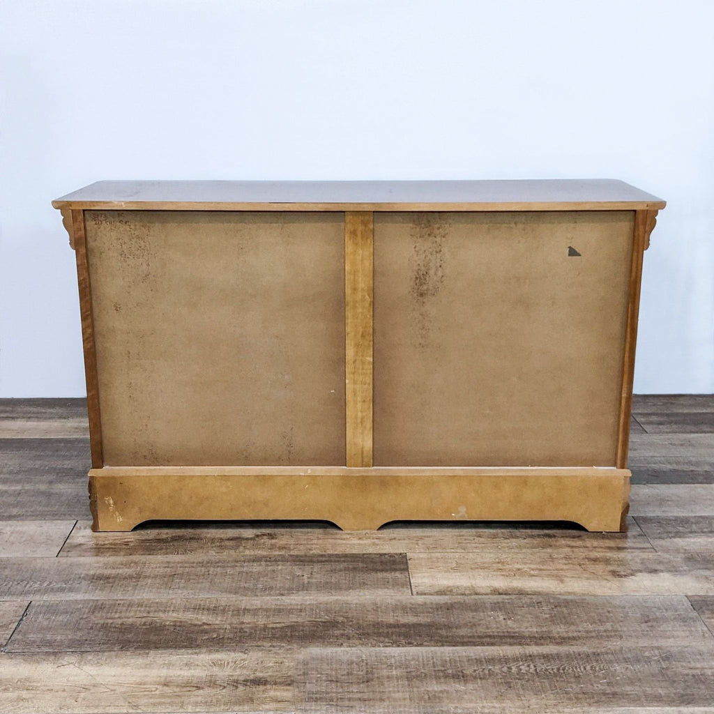 Traditional 8 Drawer Dresser