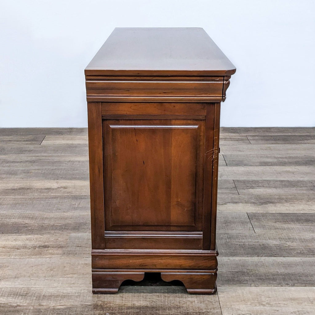 Traditional 8 Drawer Dresser