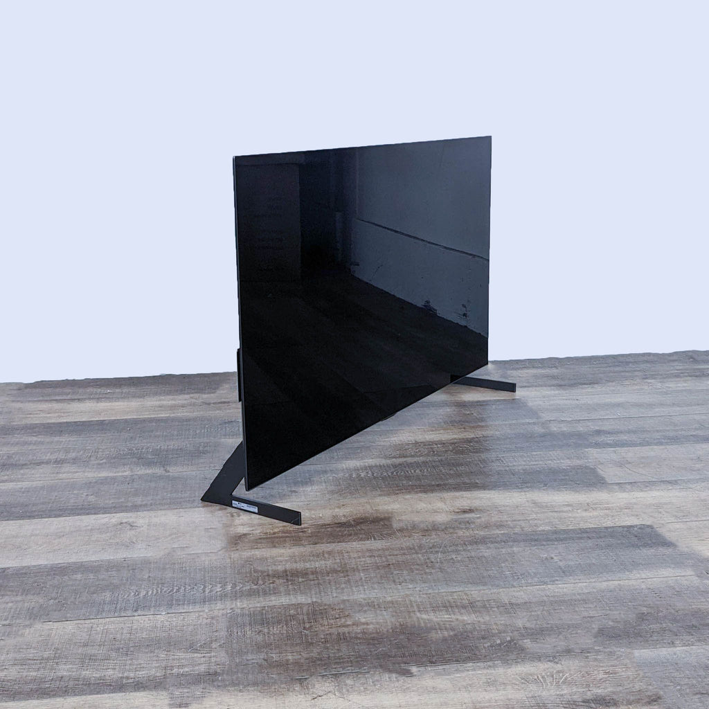 Sleek LG Flat Screen TV - Essential for Modern Home Entertainment