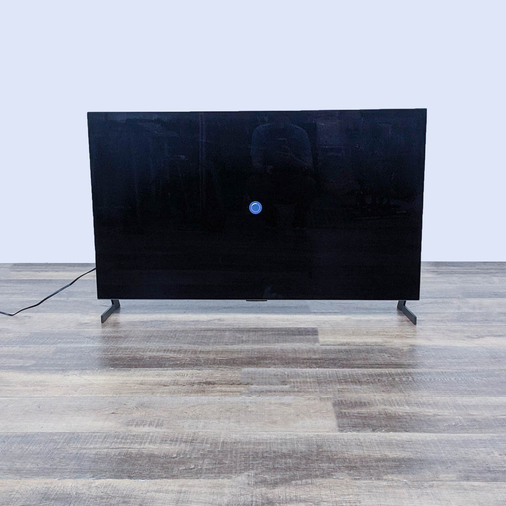 Sleek LG Flat Screen TV - Essential for Modern Home Entertainment