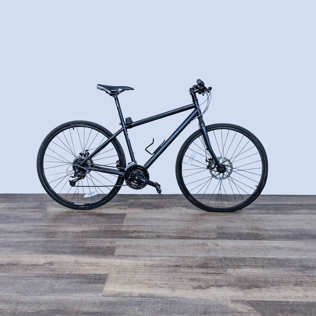 Black Reperch bicycle suitable for city & off-road use, featuring disc brakes and gear system. 