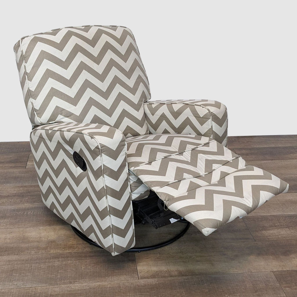 Reperch stylish zigzag manual recliner extended footrest, showcasing its full length.