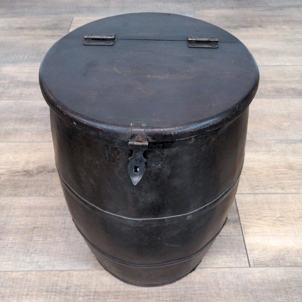 Vintage-Style Decorative Wooden Barrel with Lid