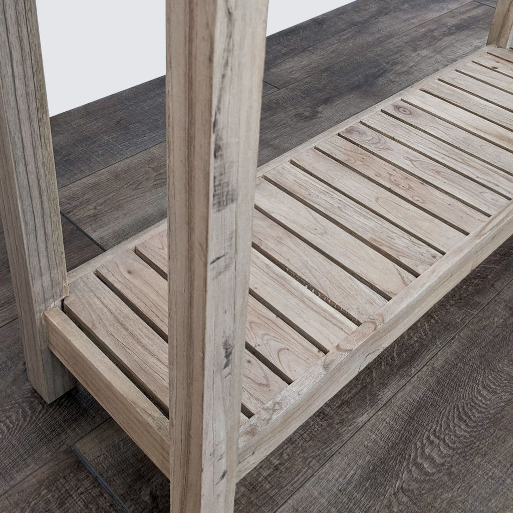 Detailed view of the Reperch table's corner showcasing wood texture and construction.