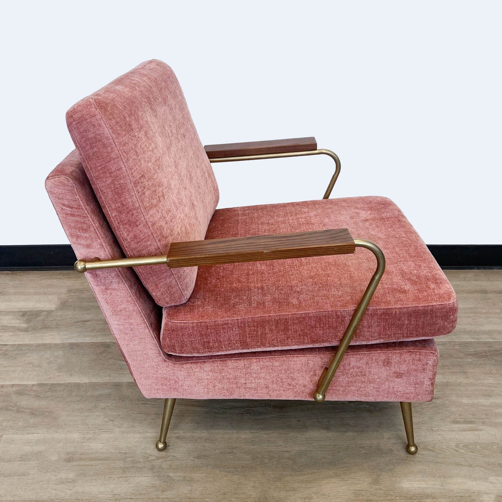 the [ unused0 ] in pink velvet