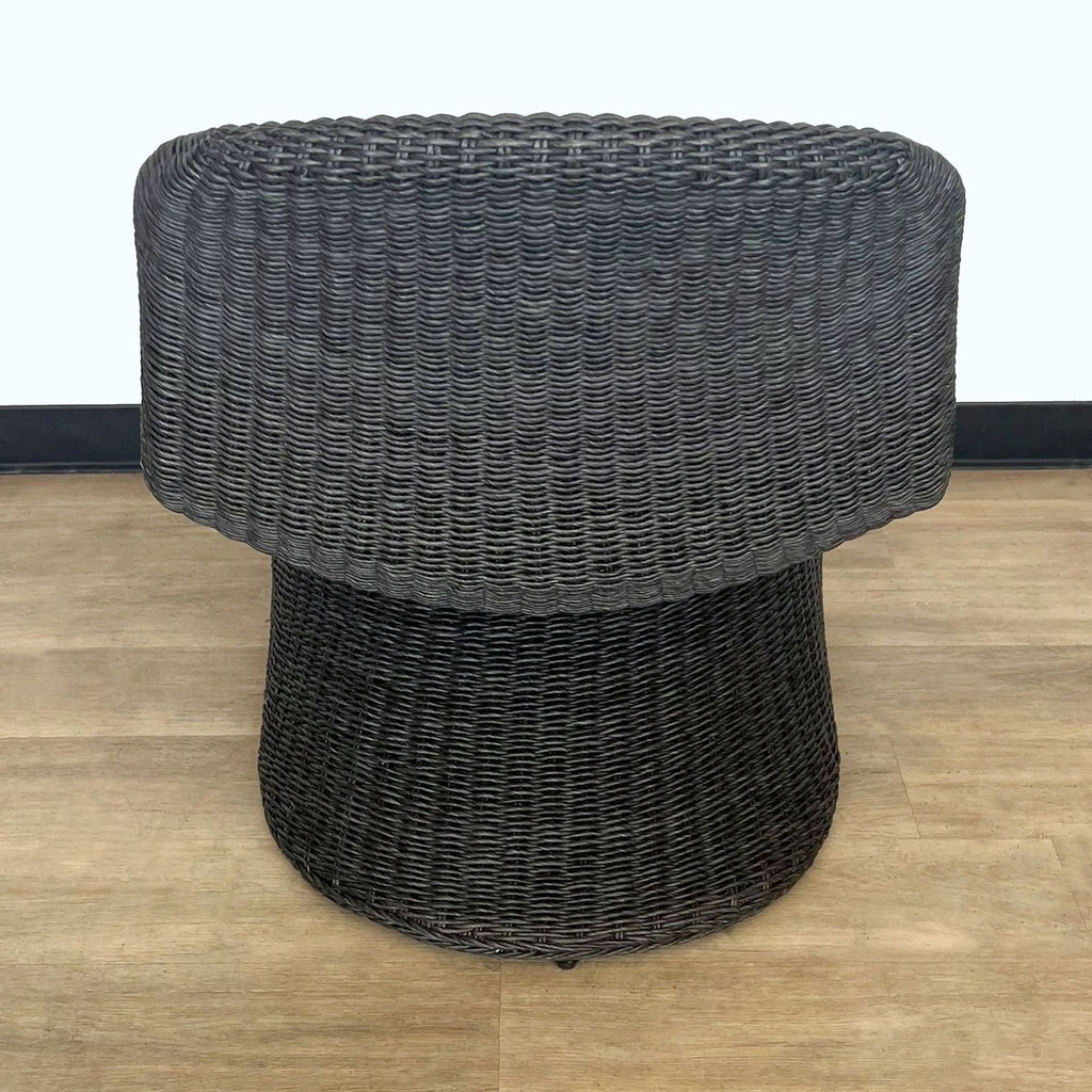 Modern Curved Wicker Lounge Chair for Indoor and Patio Use
