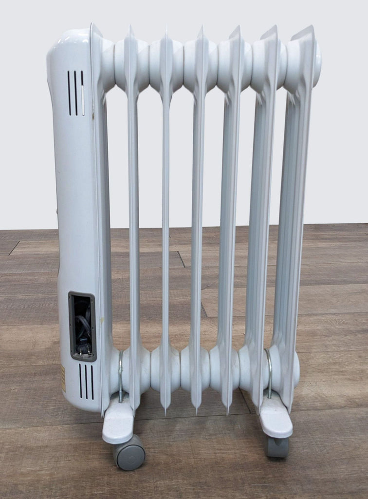 vintage white cast iron radiator in the style of [ unused0 ]