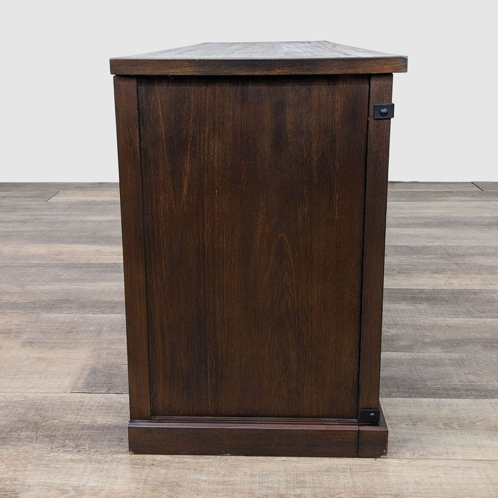 a mahogany wood speaker box