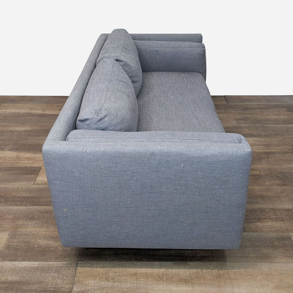 the [ unused0 ] sofa is a modern design with a modern design. the sofa is made