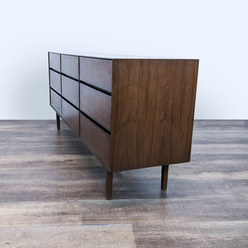 Distinctive Furnishings by Stanley Vintage Mid-Century Modern 9-Drawer Dresser