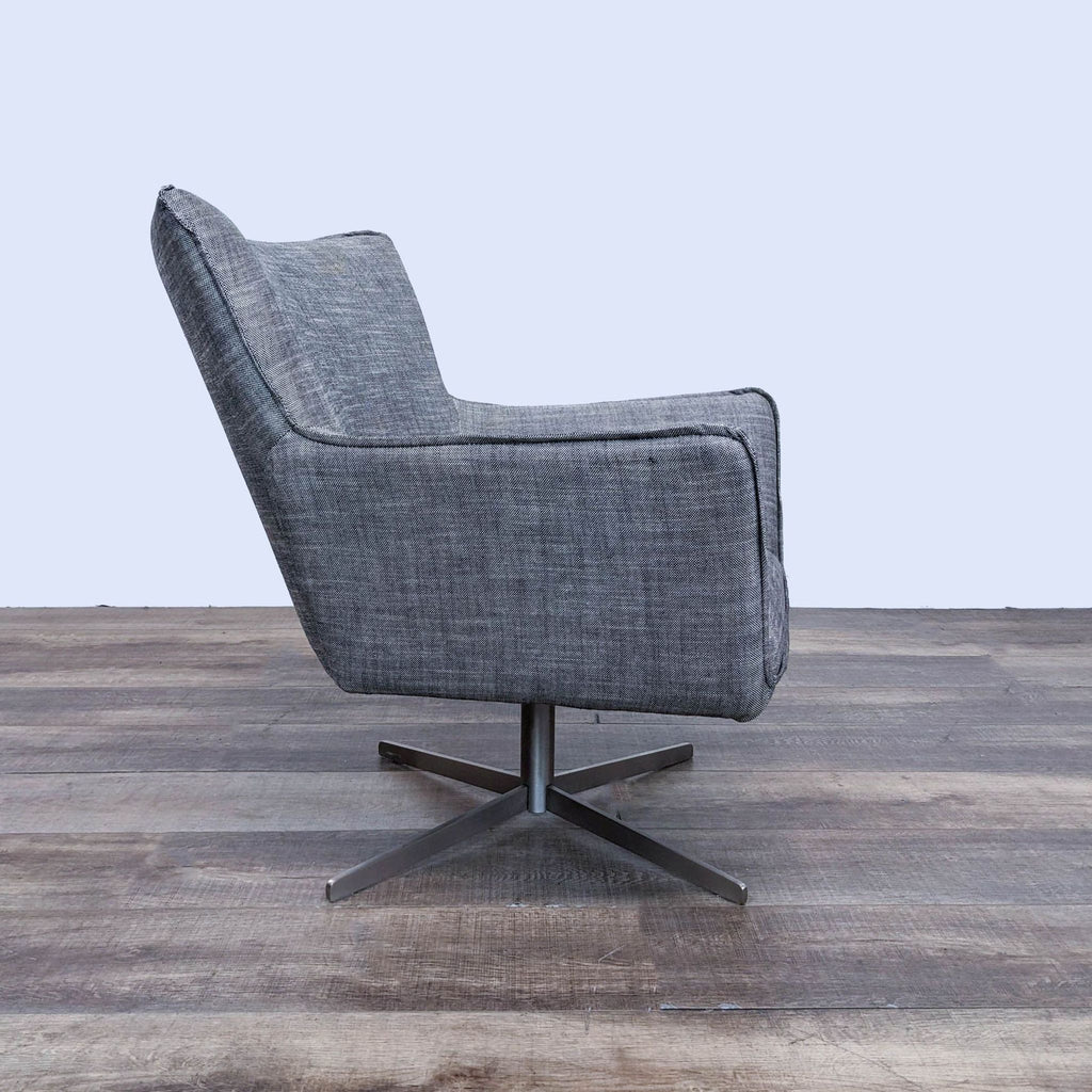 a pair of lounge chairs in the style of [ unused0 ]
