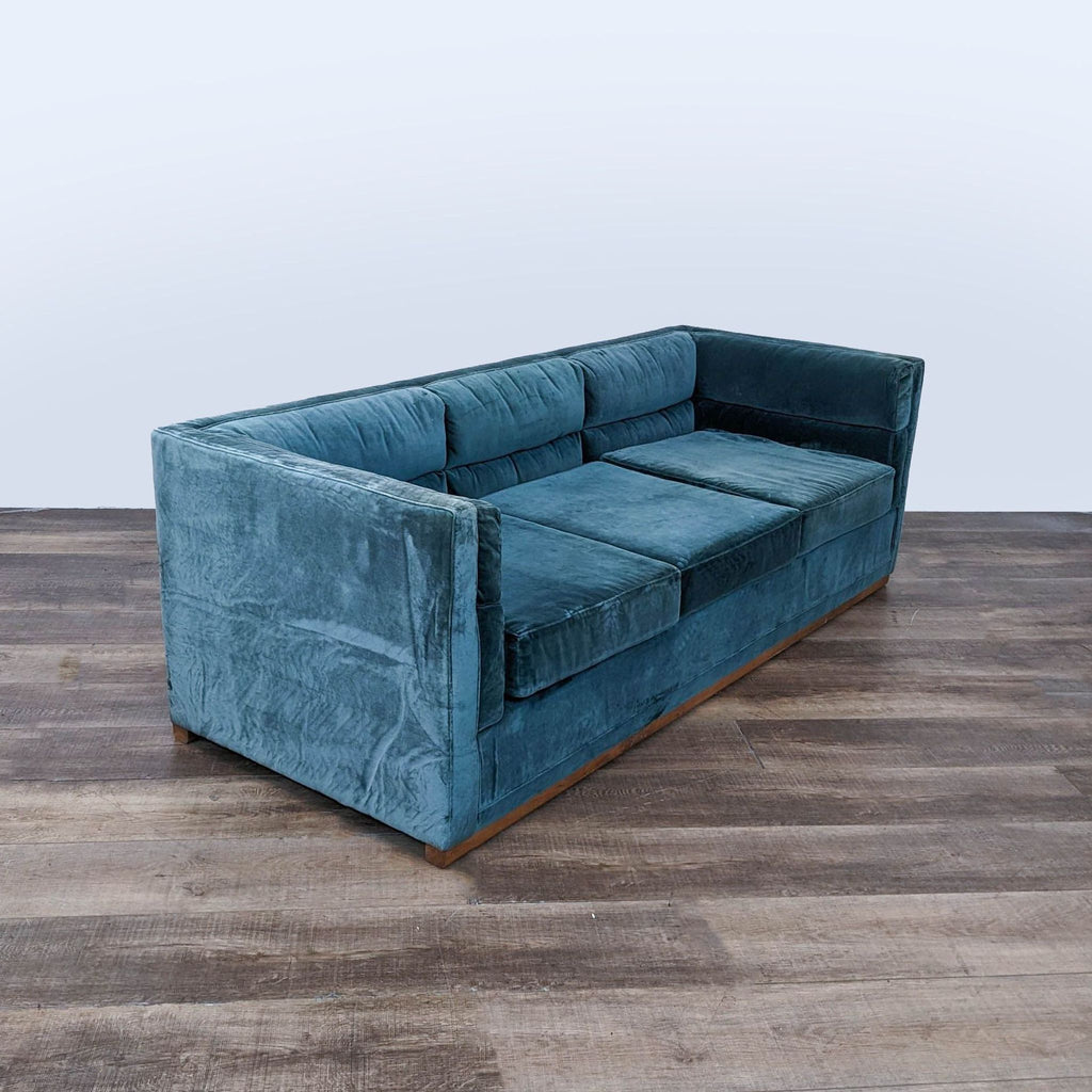 sofa is a modern sofa design with a modern twist. the sofa is made of a deep tea