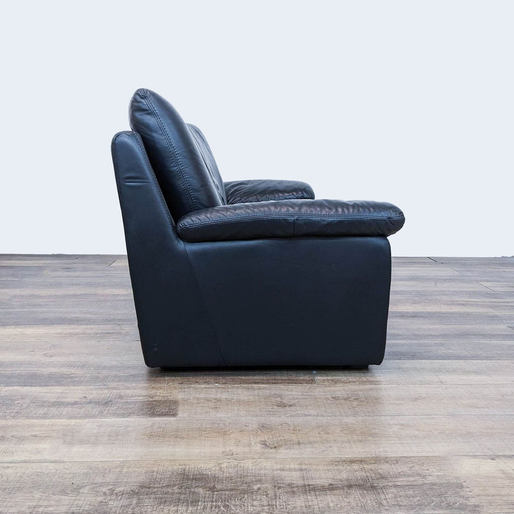 leather recliner in the style of [ unused0 ]