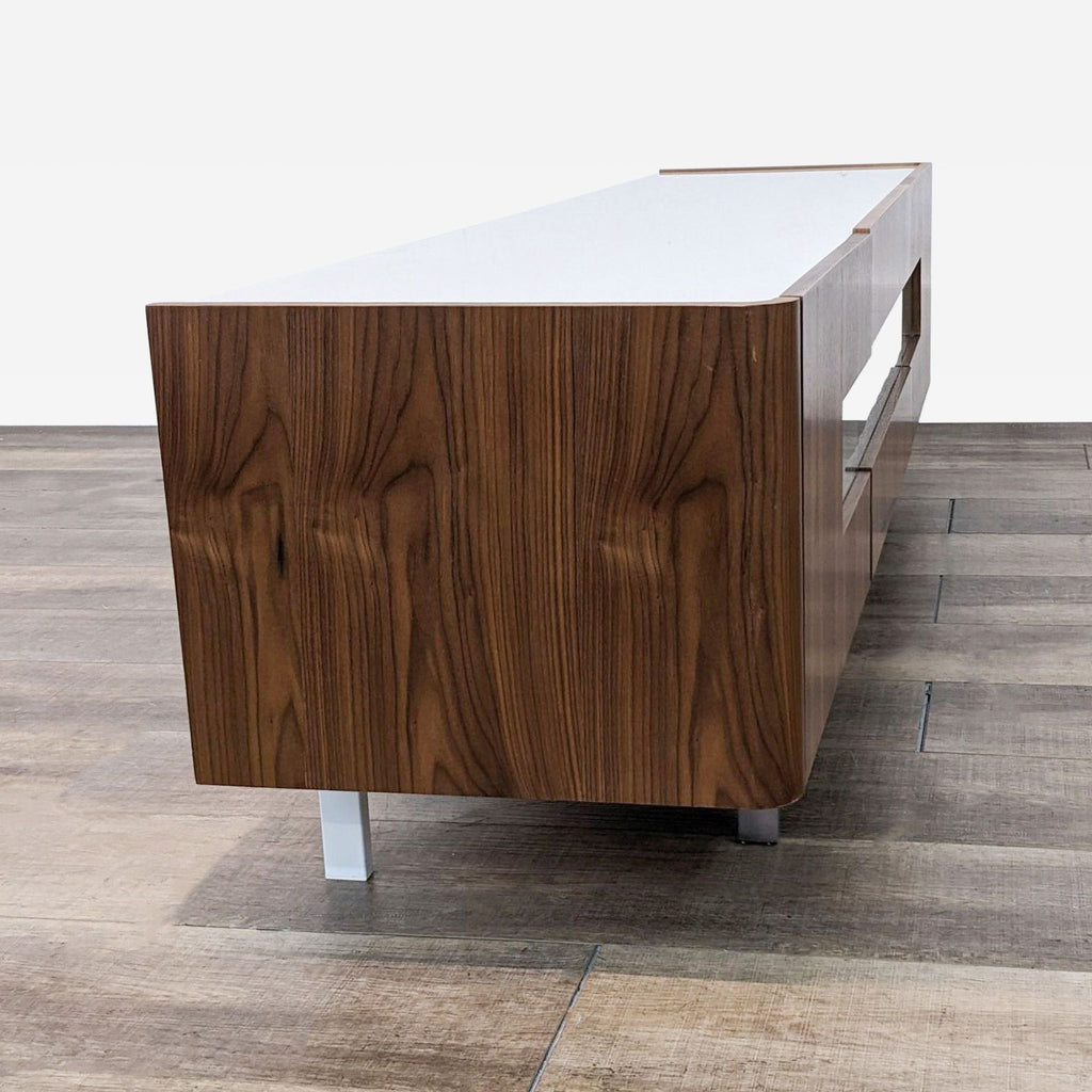 Kinwai Media Console