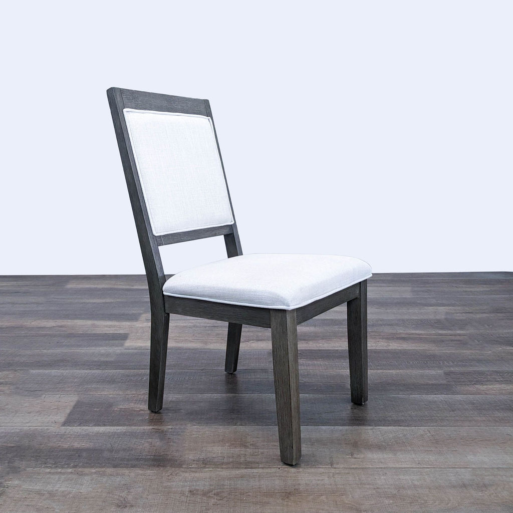 the [ unused0 ] dining chair