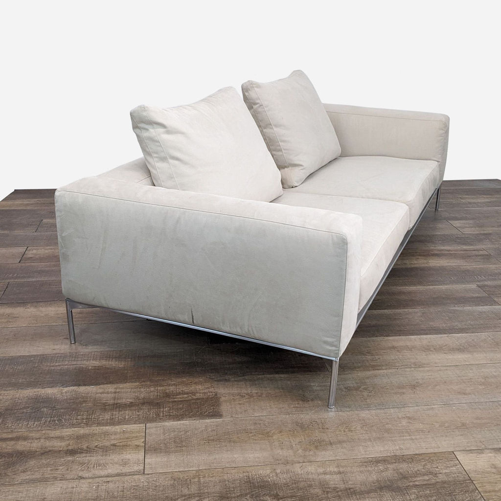 the [ unused0 ] sofa is a modern design with a modern design. the sofa is made