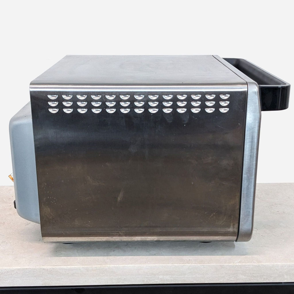 a stainless steel toaster oven with a lid.