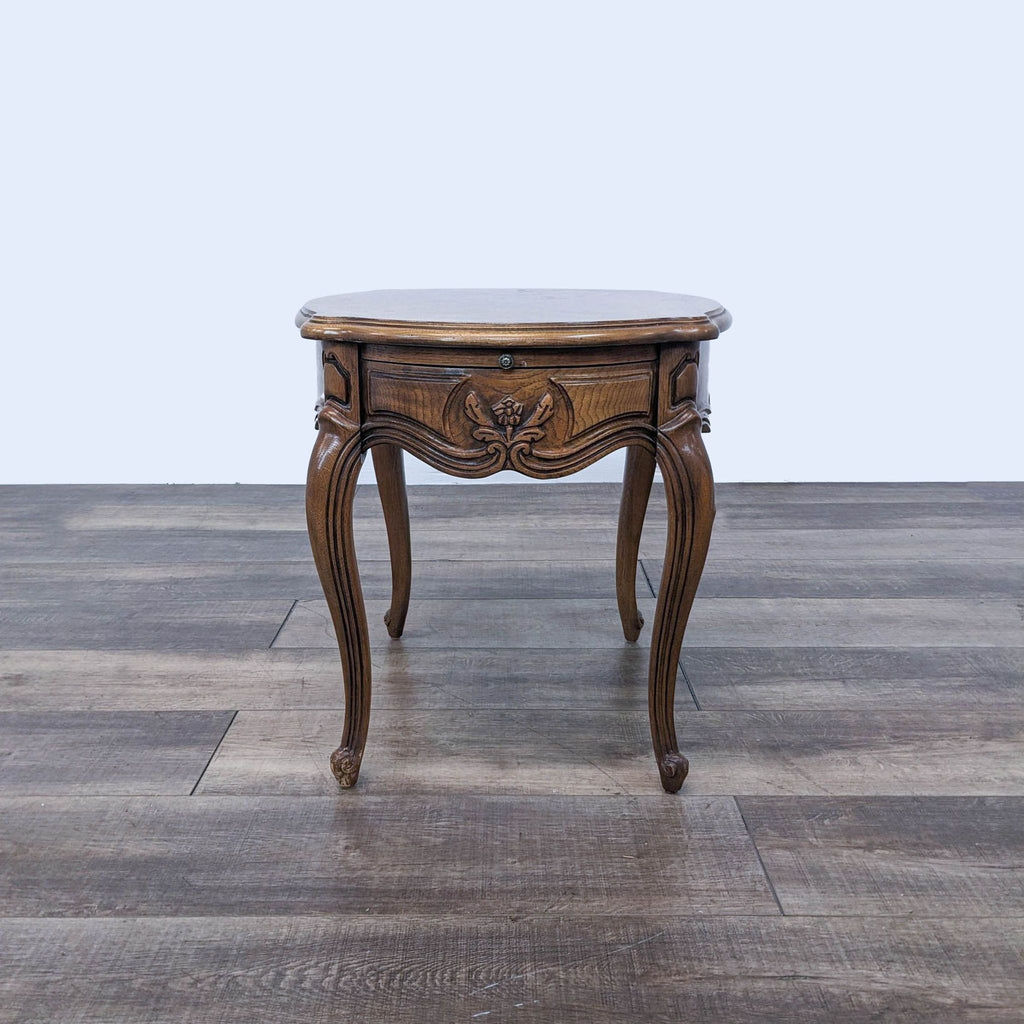 a french antique french round table
