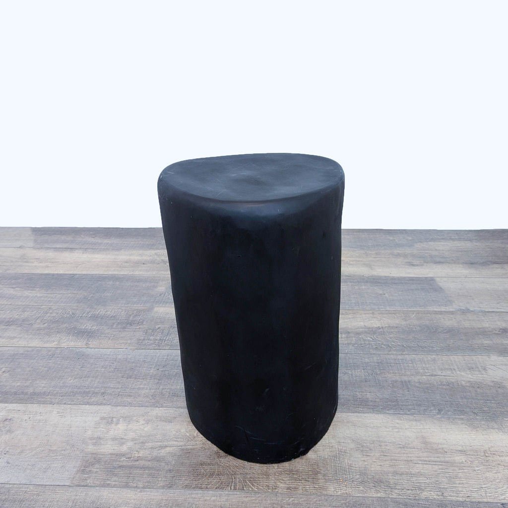 the [ unused0 ]'s stool - black