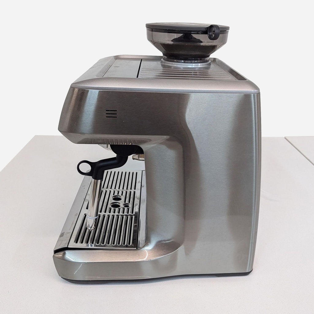 the coffee machine is a compact machine that can be used in many different ways.