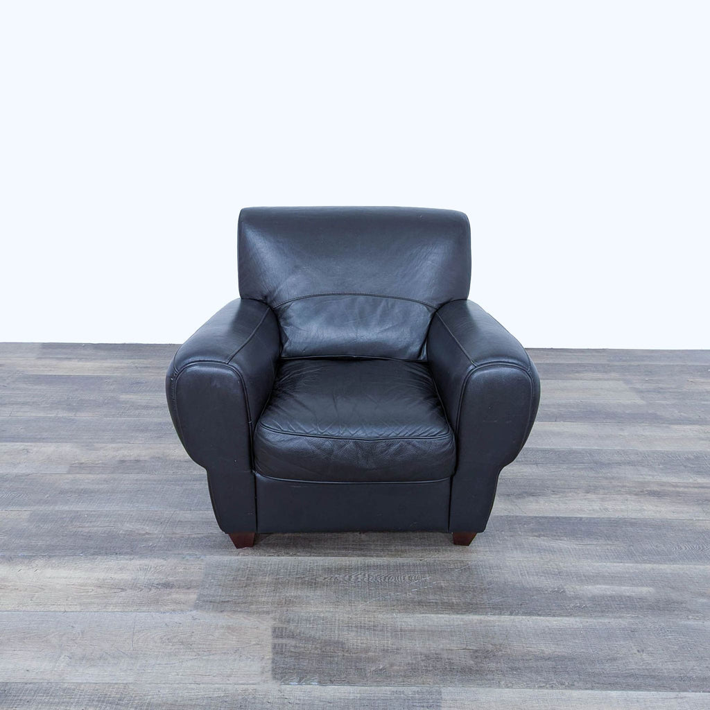 the [ unused0 ] leather chair