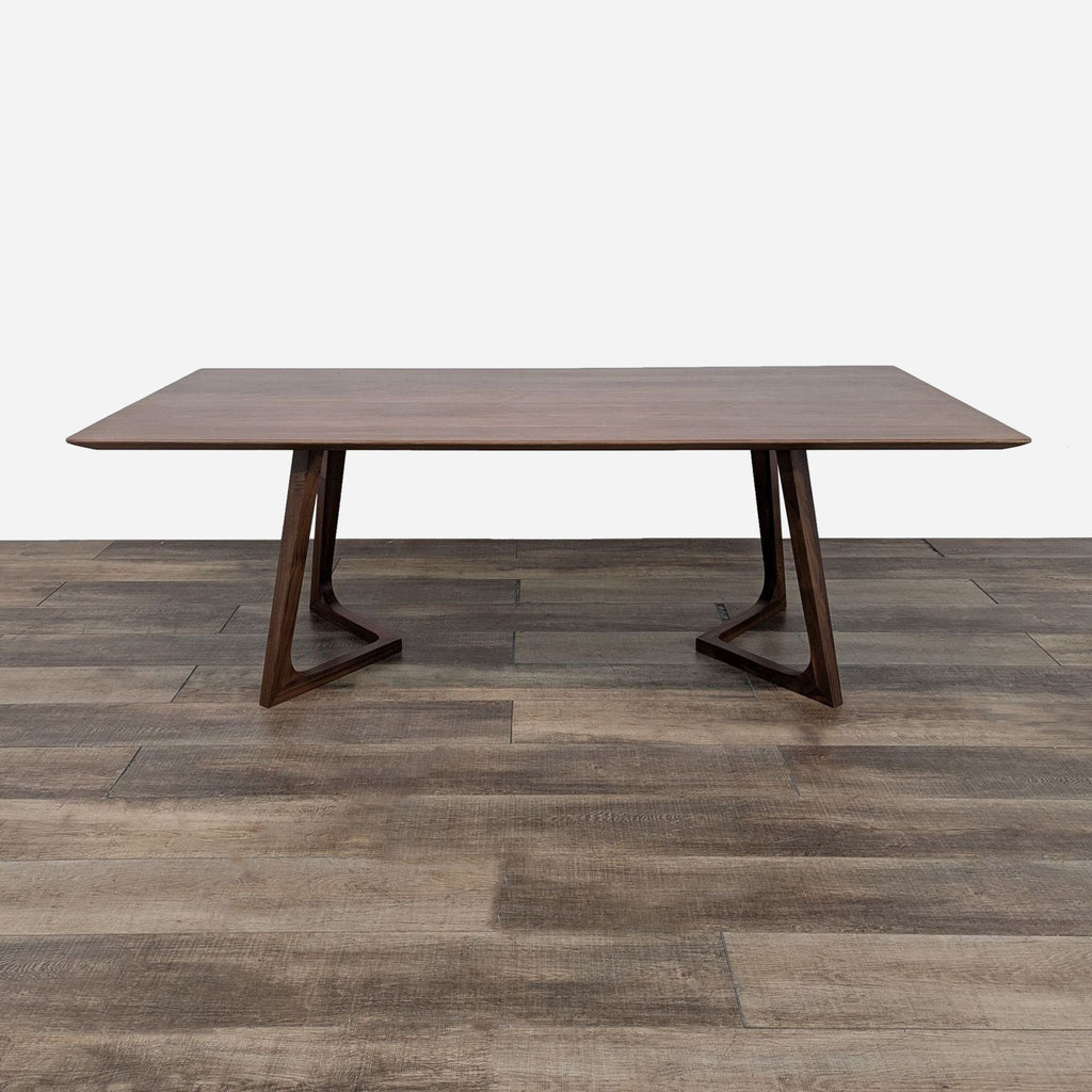 a [ unused0 ] dining table