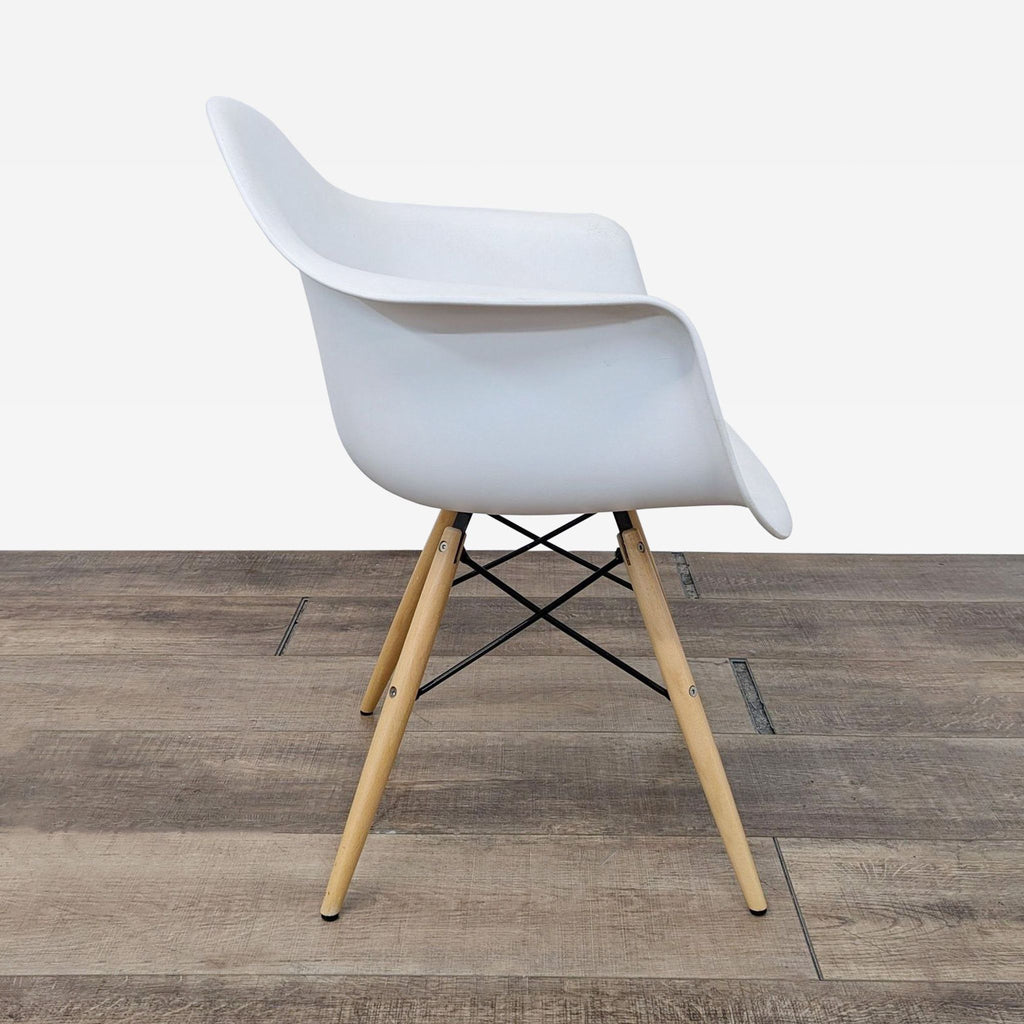 Modern Plastic Dining Room Chair with Eiffel Dowel Legs