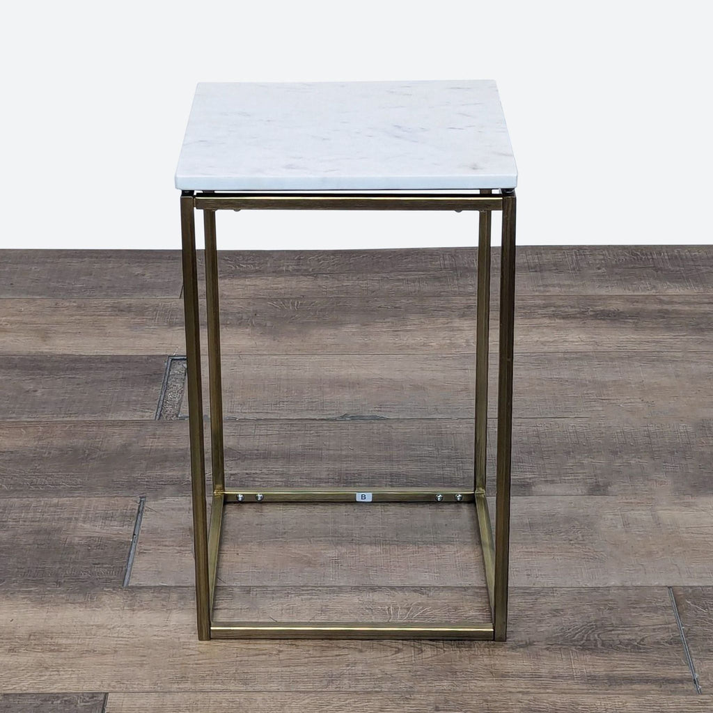 the marble side table in the style of [ unused0 ]