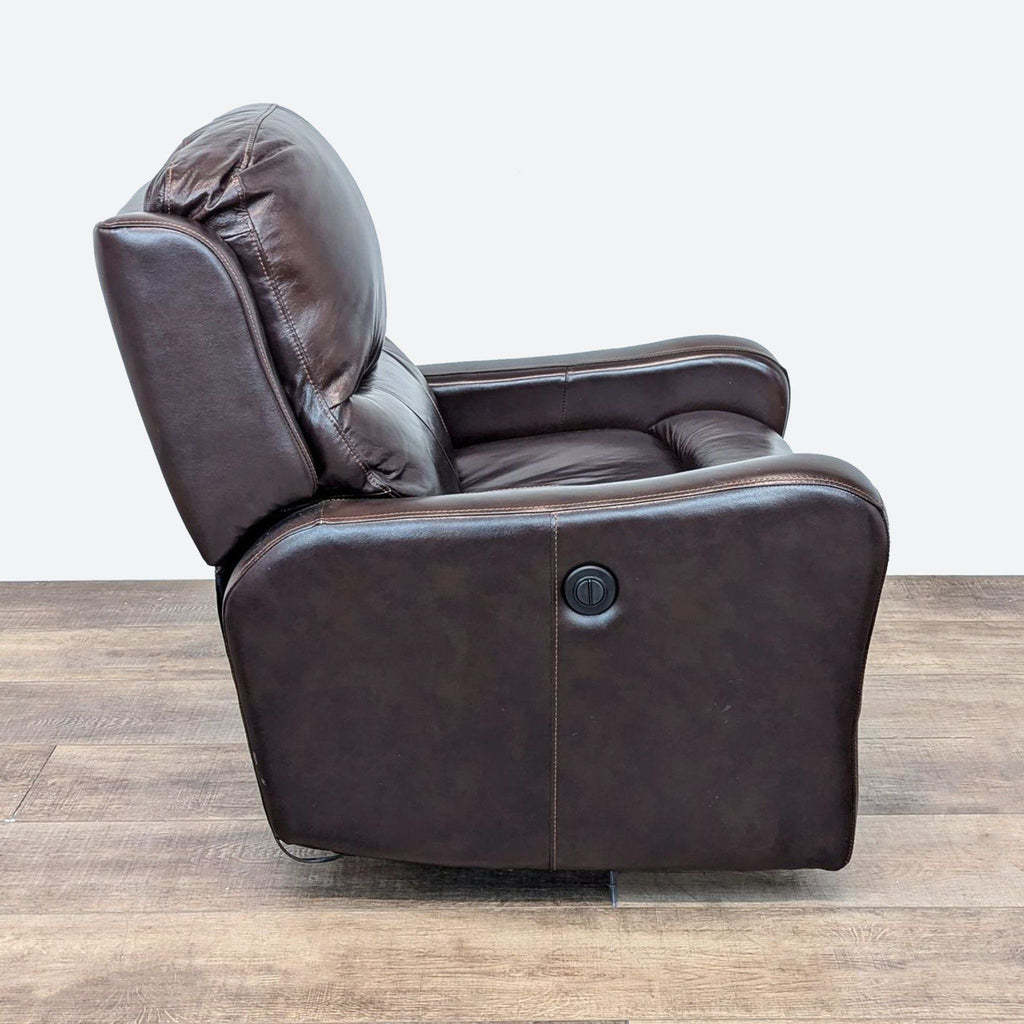 the [ unused0 ] recliner is a modern recliner that has a modern design and a